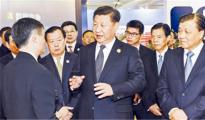 習(xí)近平博覽會(huì)上試騎平衡車