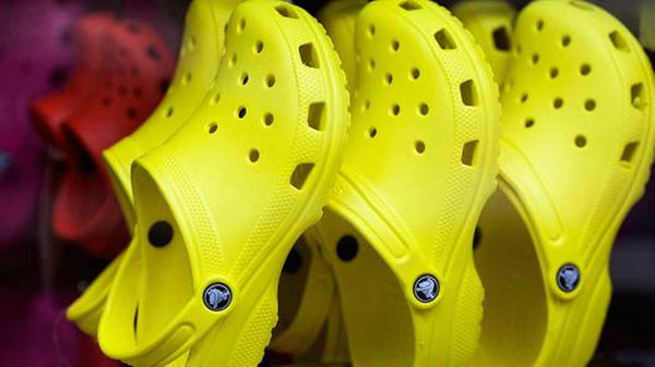 Crocs的洞洞鞋要再掀熱潮？